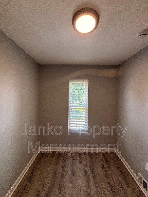 Foto del edificio - 707 E 92nd Pl