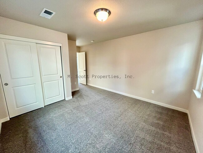 Building Photo - 898 Fall Ct