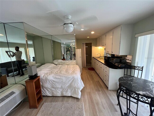 Foto del edificio - 3255 Village Ln