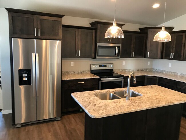 Foto del edificio - 4 Bed 3 Bath Single Family Home