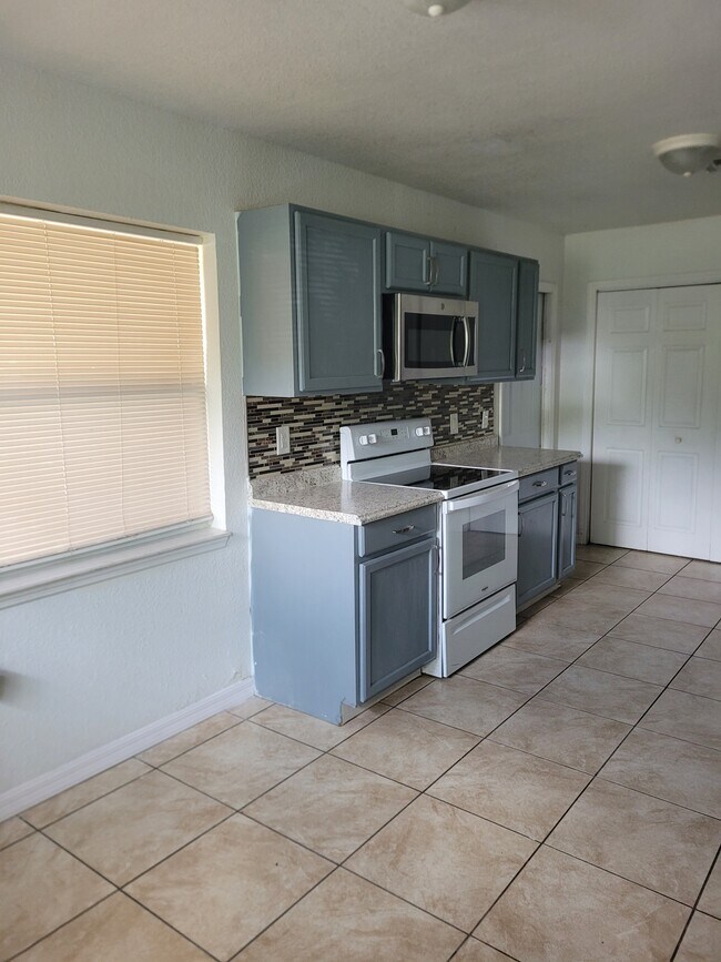 Building Photo - 409 Armour Ave