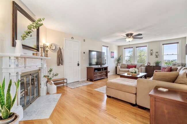 Building Photo - 334 Medford St