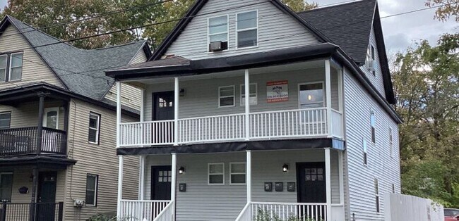 Building Photo - 102 Ashworth Plz