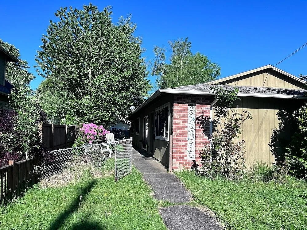 Primary Photo - 4323 N Commercial Ave