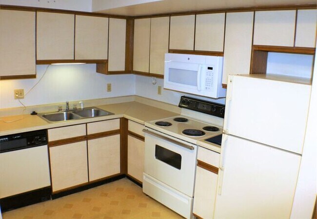 Foto del edificio - $1,125 | 2 Bedroom, 1 Bathroom Condo | Pet Friendly* | Available for August 1st, 2026 Move In!