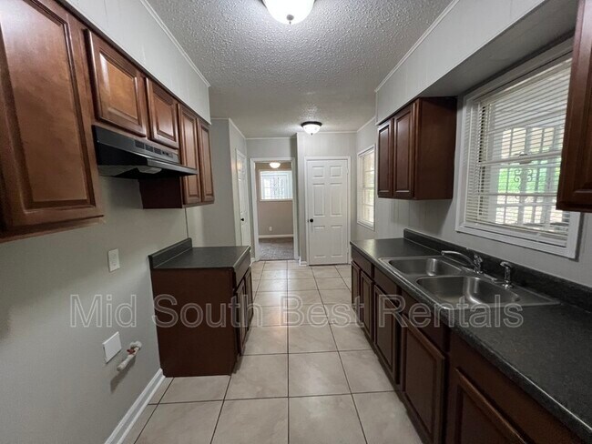Building Photo - 1352 Haywood Ave