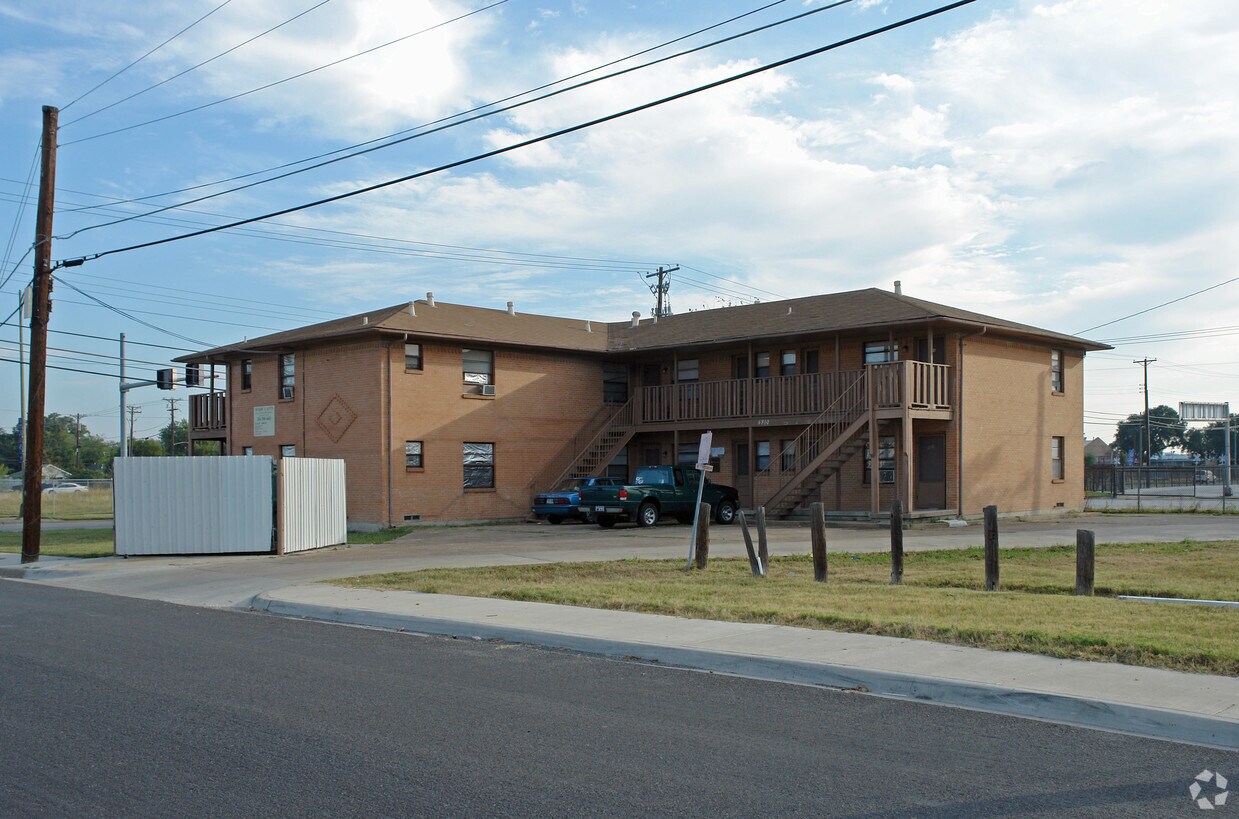 Building Photo - Majic I Apts