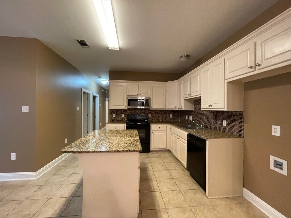 Primary Photo - 3 bedroom house off Old Hammond Hwy near M...