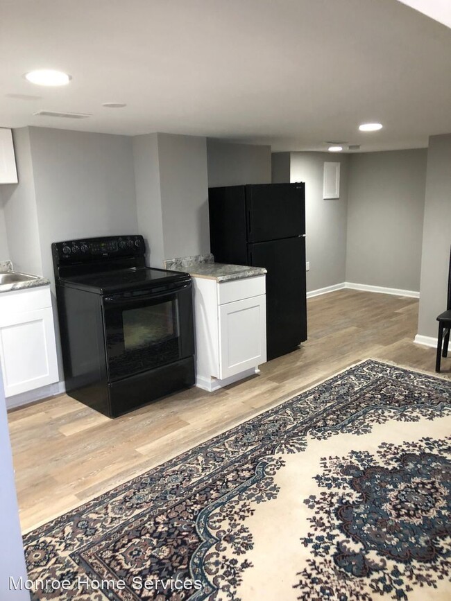 Building Photo - Studio, 1 bath House - 411 E. Coldspring LN