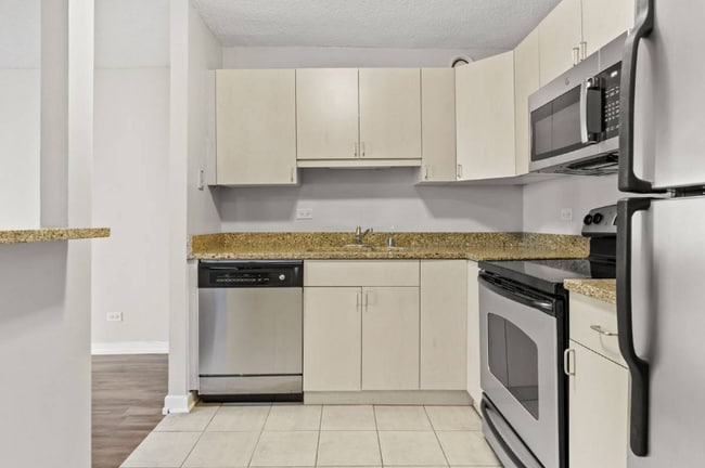 Photo - 1228 S Michigan Ave Apartment