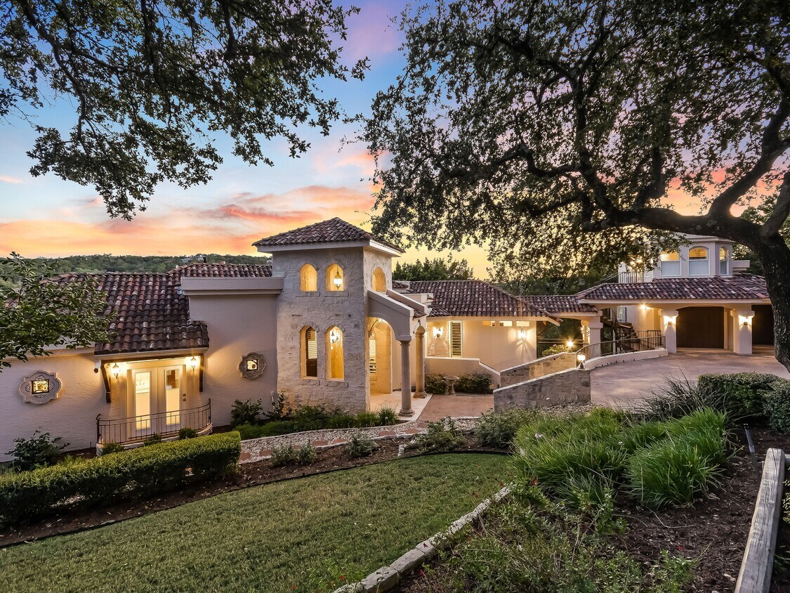 Primary Photo - 905 Live Oak Cir