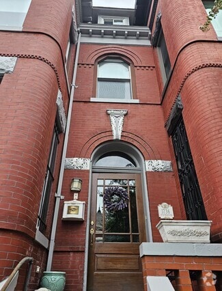 Building Photo - 1736 1st St NW
