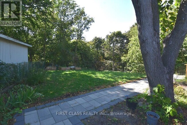 Photo du bâtiment - 1506-1506 Simcoe St N