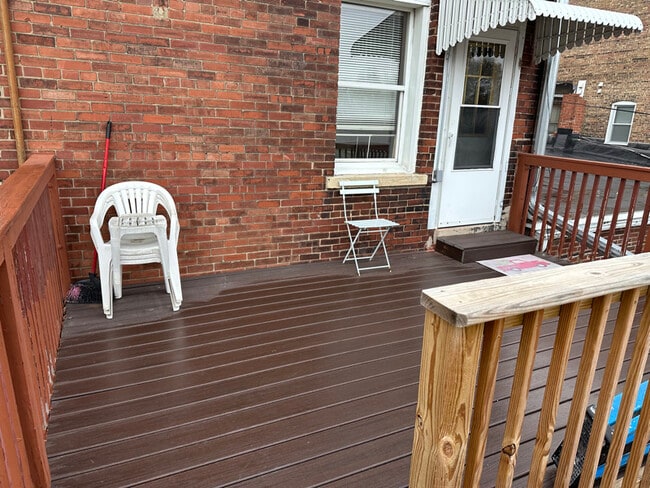 Building Photo - 456-458 Main St