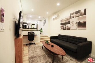 Building Photo - 9040 Phyllis Ave