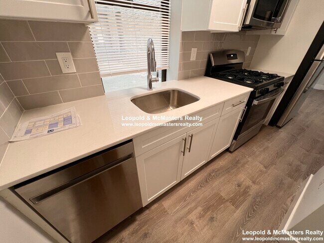 Building Photo - 67 Park Dr