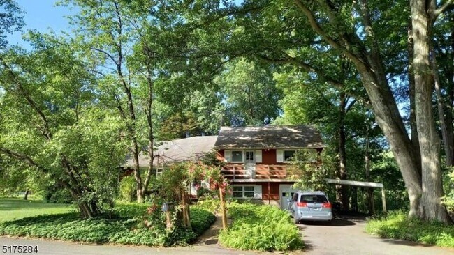 Building Photo - 4 S Rockaway Dr