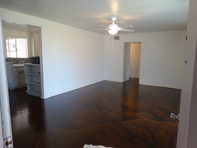 Building Photo - 4202 N 5th Ave