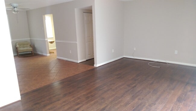 Foto del edificio - 706 Quince Orchard Blvd