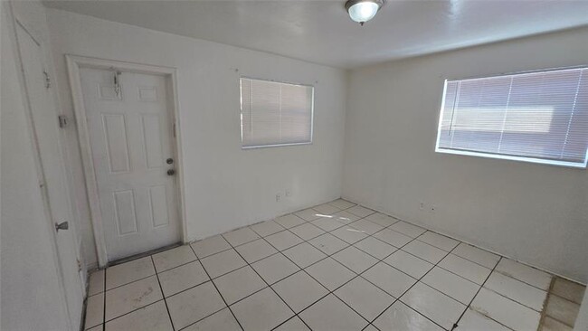 Building Photo - 2501 Pierce St