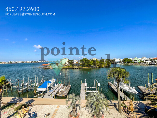 Foto del edificio - Waterfront 2BD/1.5BA with boat slip AND lift!