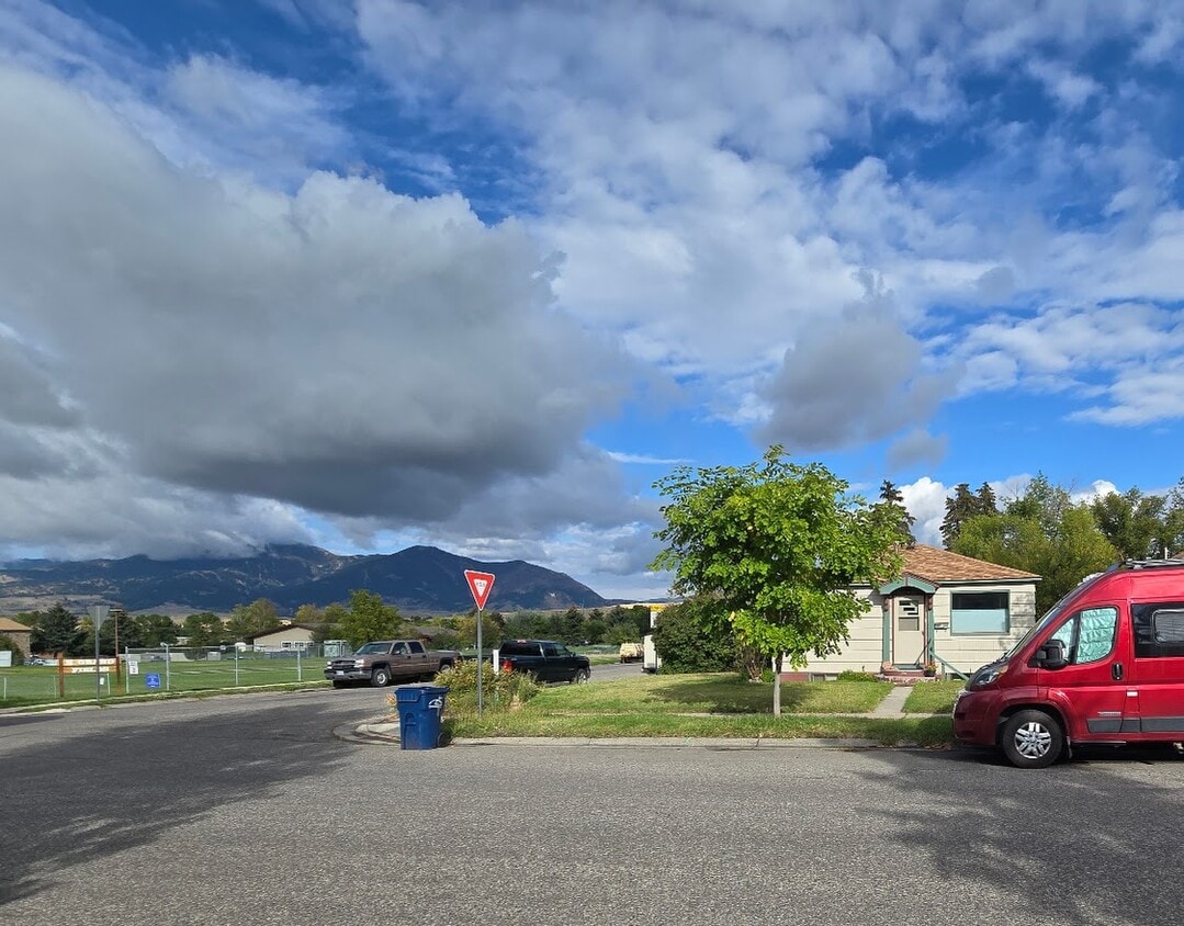 Front of home with view of park and Bridger Mountains - 624 N Grand Ave