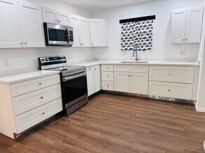 Building Photo - 329 NE 2nd St