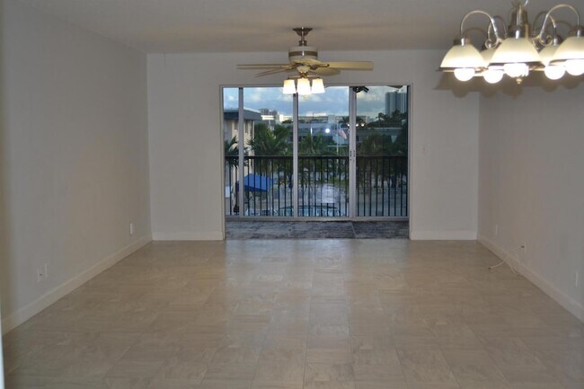 Foto del edificio - 124 Shore Ct
