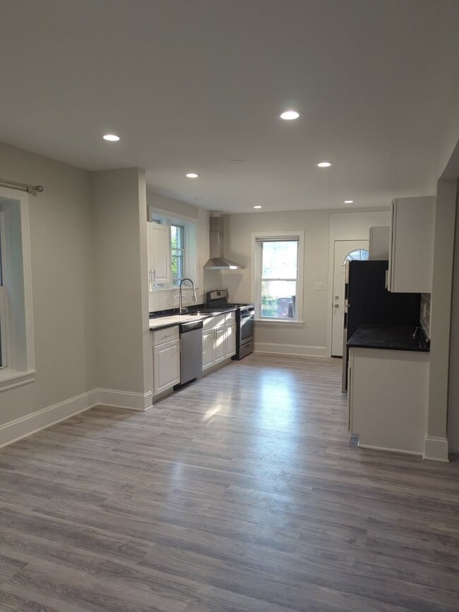 Building Photo - 7910 Karlov Ave