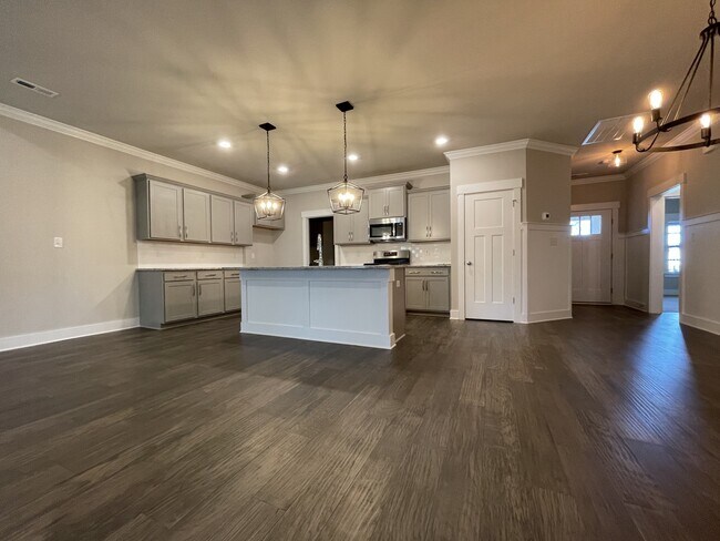 Building Photo - 117 Farmall Ln
