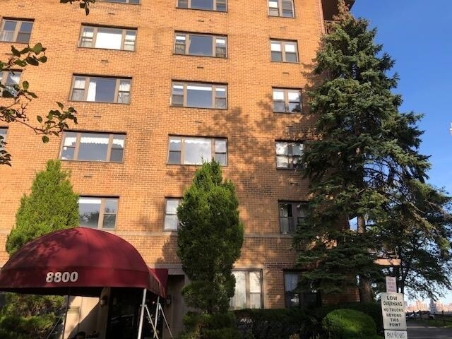 Foto principal - 8800 Boulevard E
