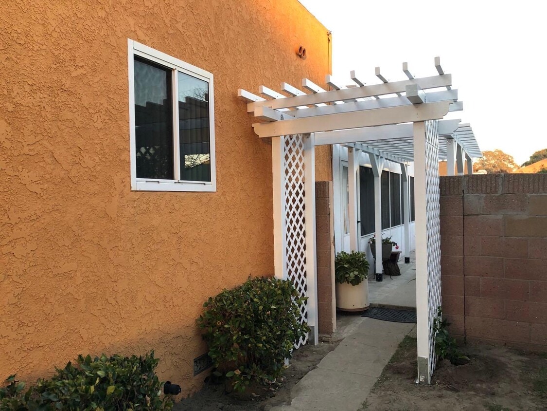 Building Photo - 2536 Delta Ave