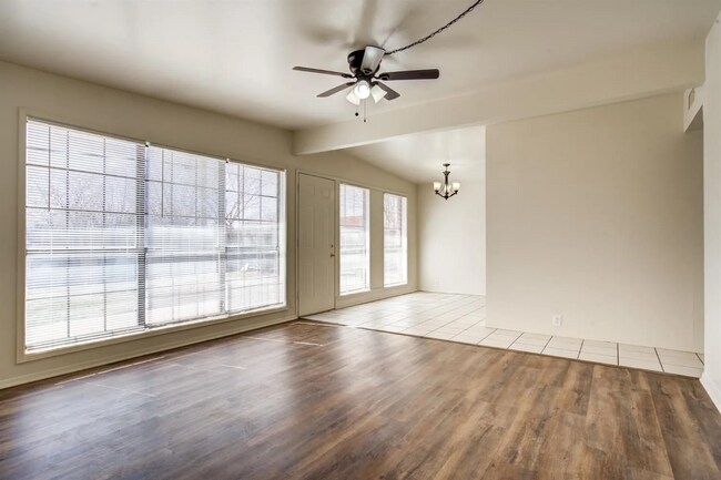 Building Photo - Wonderful 3/2 in Central Lubbock!