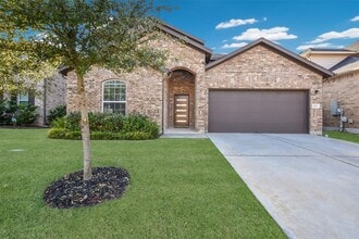 Building Photo - 605 Oleander Loop