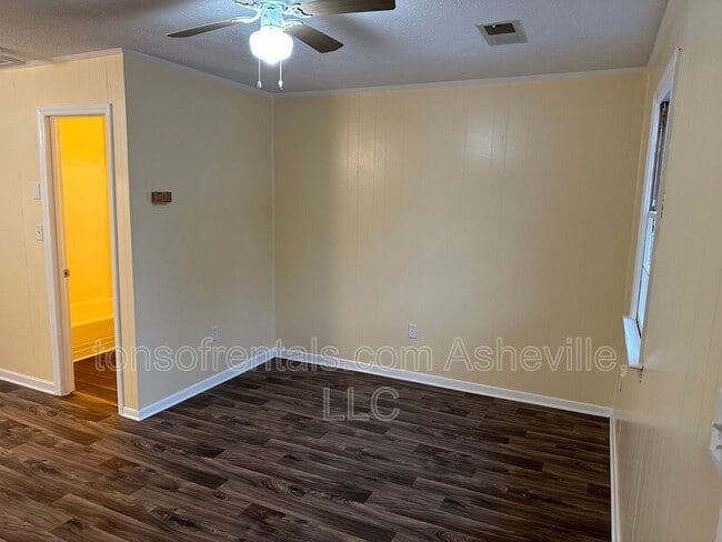 Building Photo - 3126 US-221