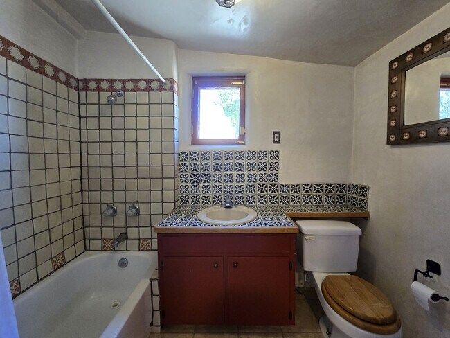 Foto del edificio - 631 Don Felix St