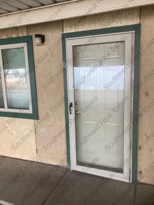 Building Photo - Nice 2 bed 1 bath apt in Portales - All Bills Paid!