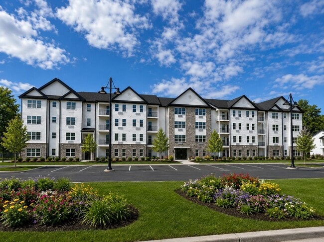 Building Photo - Hampton Square