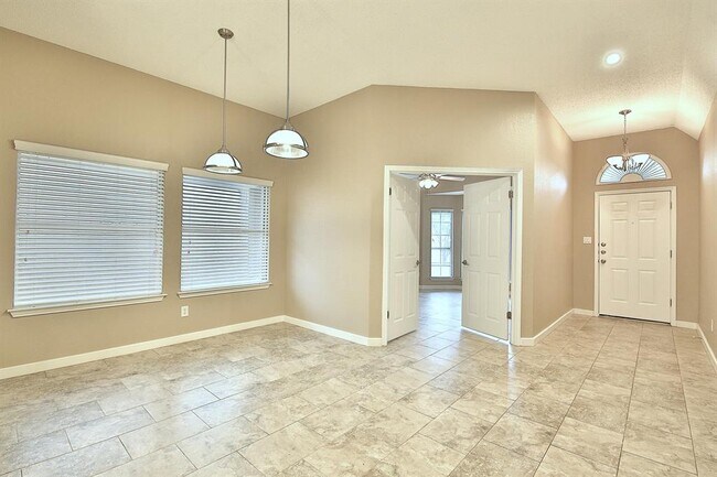 Foto del edificio - 13301 Tamayo Dr