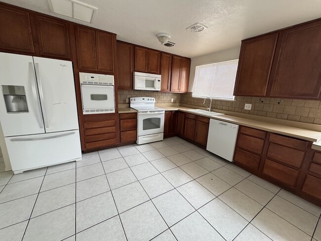 Foto del edificio - 5502 W Catalina Dr