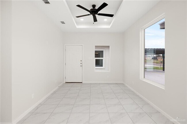 Building Photo - 14 Hillside S Ave