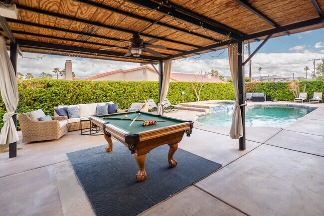 Patio trasero privado - 79590 Port Royal Ave