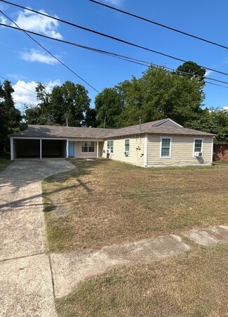 Building Photo - 614 Hickory