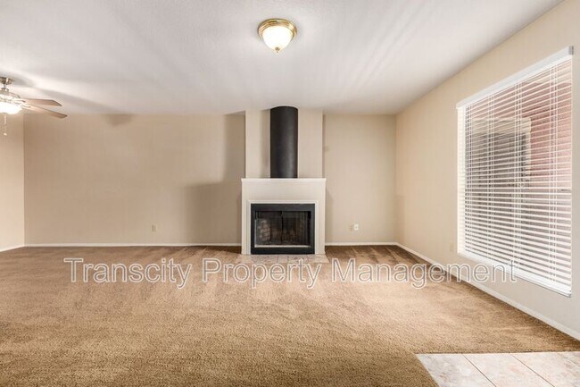 Foto del edificio - 1340 N Recker Rd