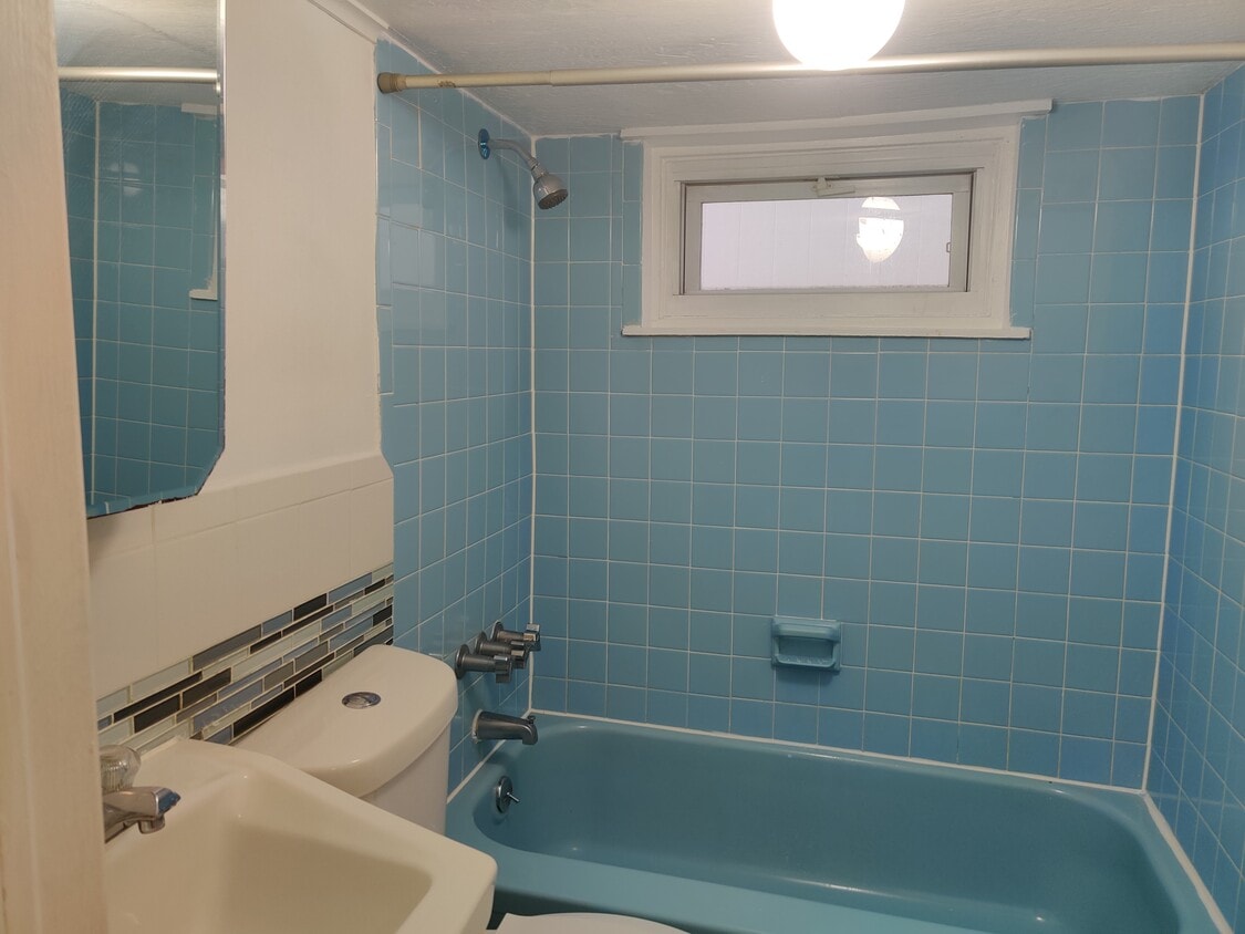 Bathroom - 889 Yale Pl