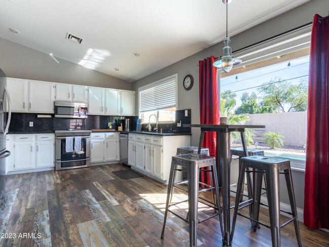 Building Photo - 1409 E Brentrup Dr