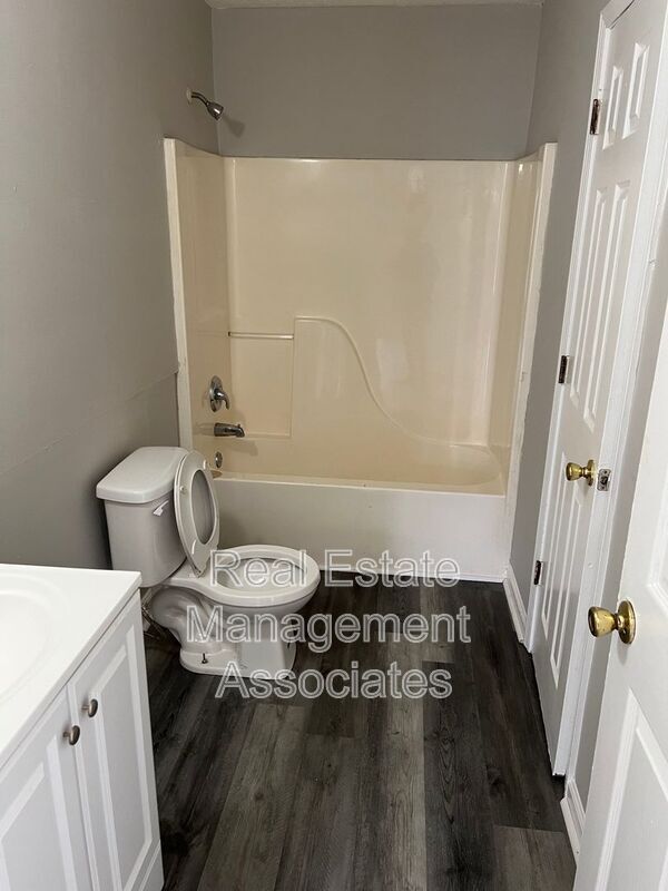 Building Photo - 201 Grove Pl