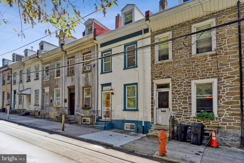 Foto principal - 4562 Silverwood St