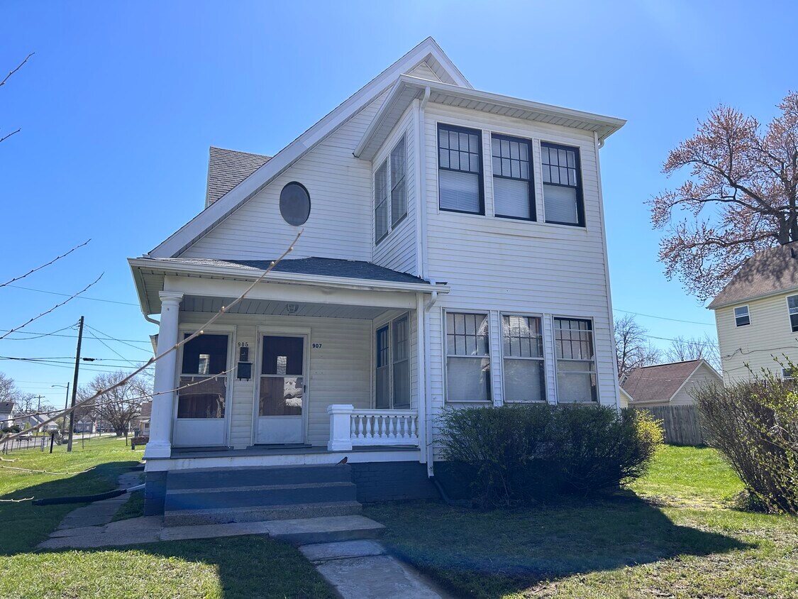 Primary Photo - 907 Oakwood Ave