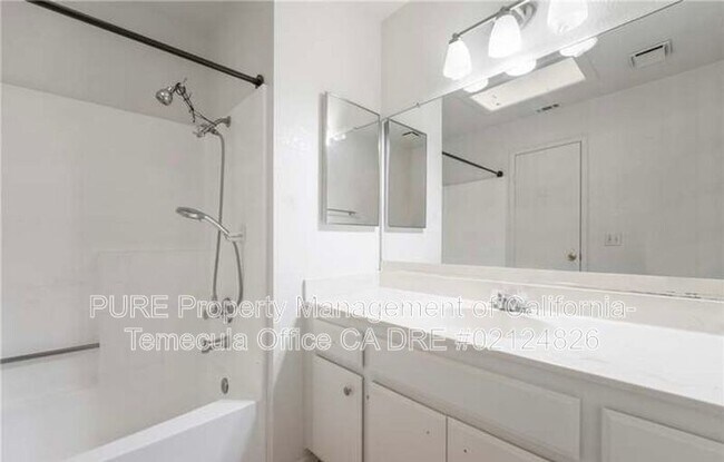 Foto del edificio - 41384 Collegian Way